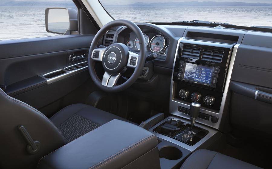  Jeep Liberty Arctic 2012 года  (фото 5 из 17)